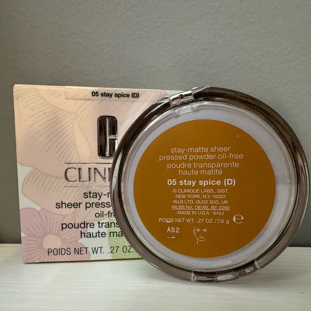 Clinique Stay-Matte Sheer Pressed Powder - Picture 6 of 7